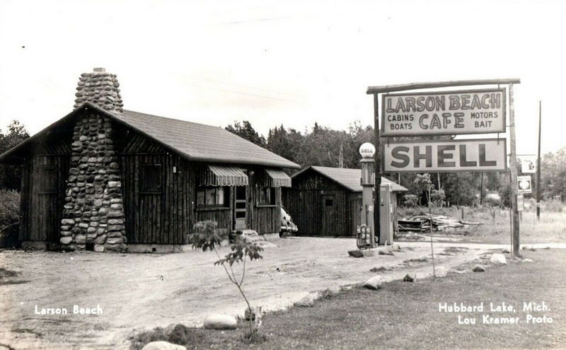 Larson Beach Cafe and Shell Gas Station - Vintage Postcard